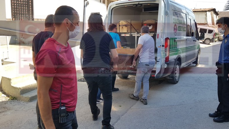 21 Yaşındaki Öykü Evinde Ölü Bulundu