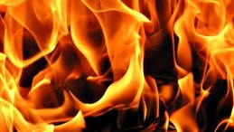 Eşiyle Tartıştı, Benzin Döküp Evi Ateşe Verdi