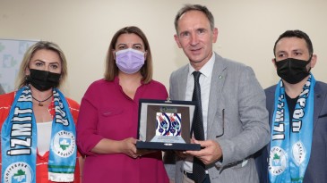 İzmit Belediyespor’da Yusuf Erenkaya Güven Tazeledi