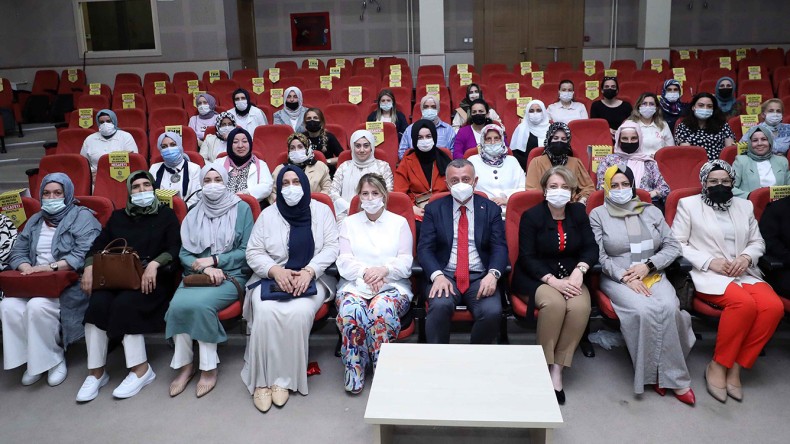 Başkan Büyükakın Ak Parti Kadın Kollarını Ziyaret Etti