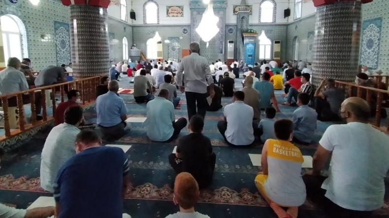 Bayram Namazında Camiler Doldu Taştı