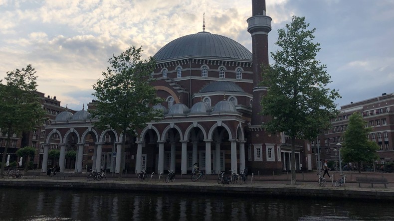 İslam Düşmanları Sahnede; Camiye Alçakça Saldırı