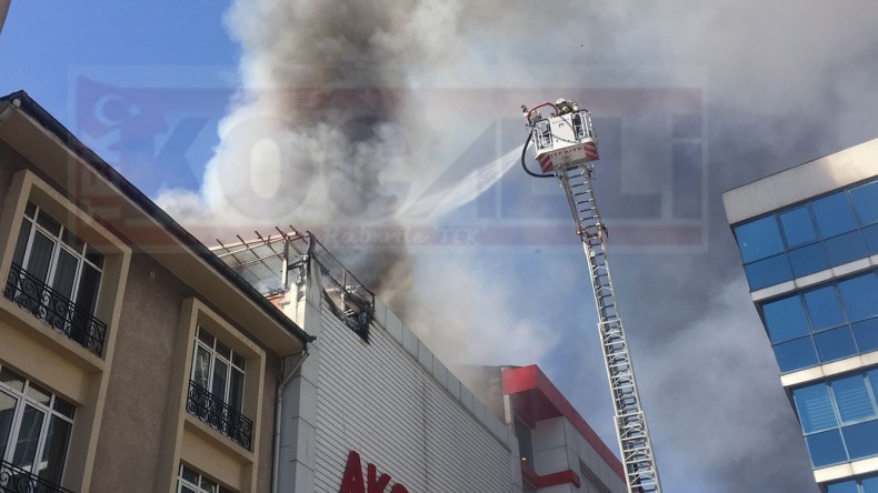 İzmit’in Merkezinde Yangın