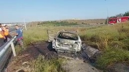 Otomobil Su Kanalına Uçtu; Yaralılar Var