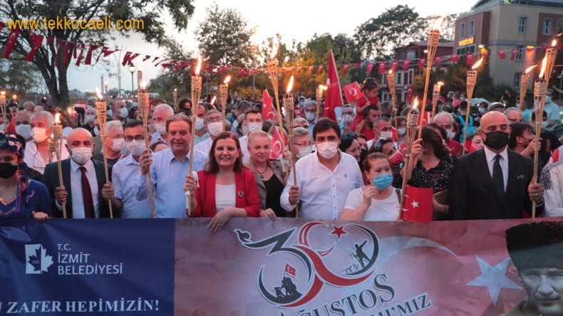 İzmit’te Fener Alayı Coşkusu