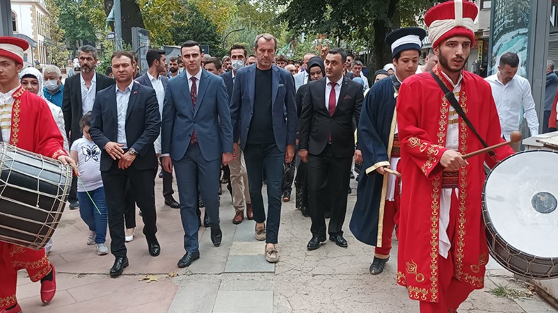 MHP İzmit’te Gövde Gösterisi Yaptı