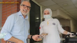 İzmit Belediyesin’den Sağlıkçılara ve Polislere Aşure İkramı