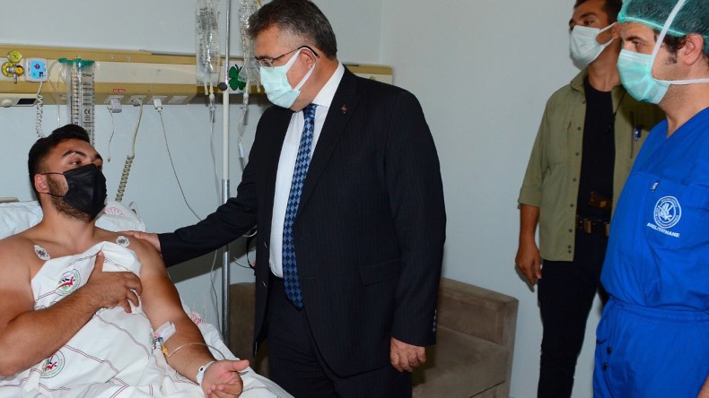 Yaralı Polis Memurlarına Geçmiş Olsun Ziyareti