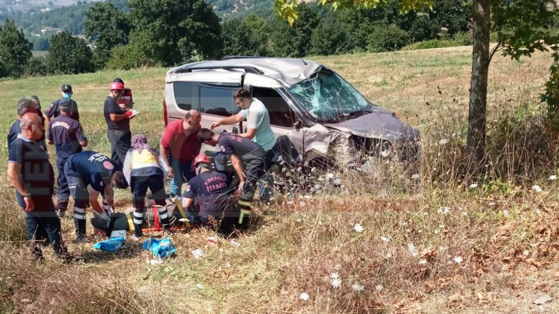 Kontrolden Çıkan Araç Tarlaya Uçtu