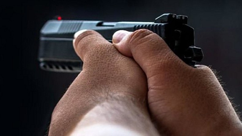 Evinde Silahla Vuruldu