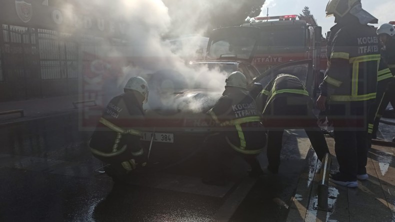 Seyir Halindeki Araç Alev Aldı