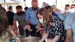 Başkan Hürriyet Vatandaşlara Aşure İkram Etti