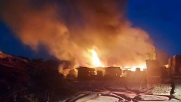 Fabrika Alevler İçinde Kaldı