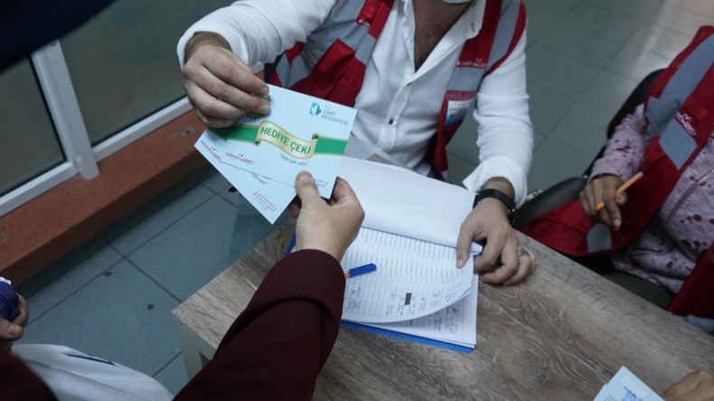 İzmit Belediyesi’nden Öğrencilere Kırtasiye Çeki Desteği