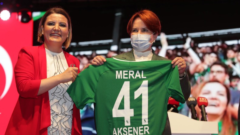 İzmit Belediyesi’nin Açılışına Meral Akşener Geliyor