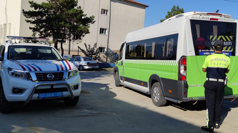 Jandarma’dan Okul Servislerine Denetim