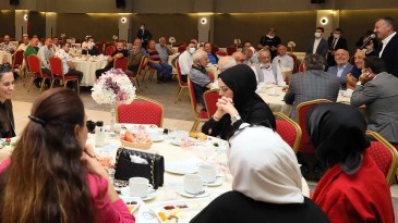 Büyükakın Esnafla Buluştu; Başiskele’ye Müjde Verdi