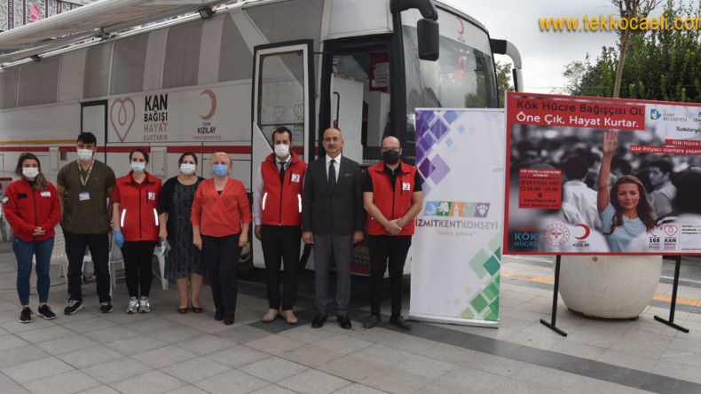İzmit Belediyesi Önünde Kök Hücre ve Kan Bağışı