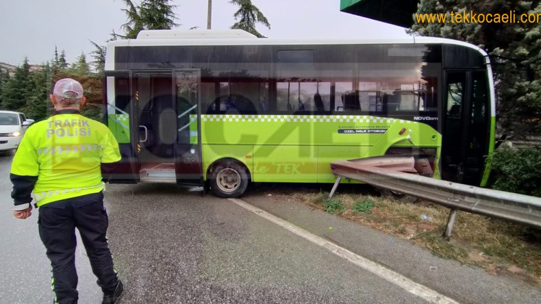Halk Otobüsü Bariyerlere Çarptı; Yolcular Büyük Panik Yaşadı