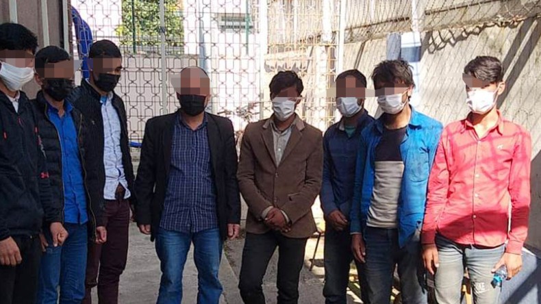 Durdurulan 2 Araçtan 8 Kaçak Göçmen Çıktı