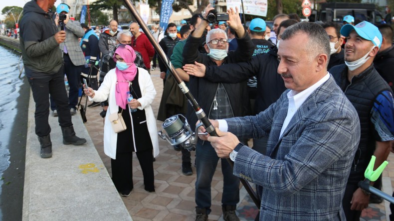 Balık Yakalama Yarışmasında İlk Oltayı Büyükakın Attı