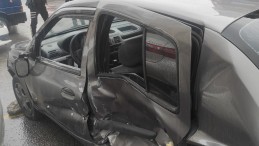 İzmit Kozluk’ta İki Araç Çarpıştı