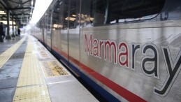 Gebze Yönüne Gitmekte Olan Trenin Önüne Atladı, Can Verdi