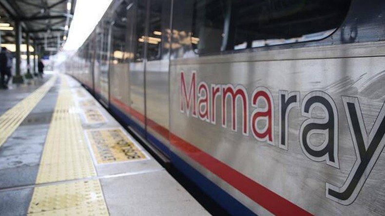 Gebze Yönüne Gitmekte Olan Trenin Önüne Atladı, Can Verdi