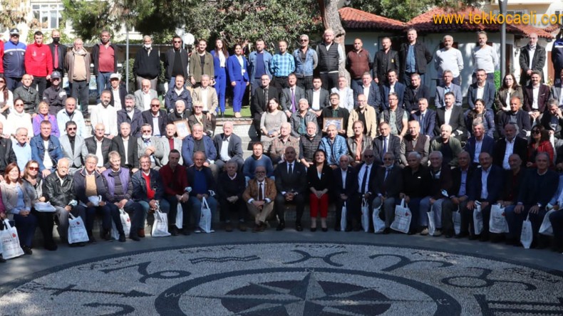 İzmit’in Çınarları Anılarla Dolu Çocuk Parkı’nda Bir Araya Geldi