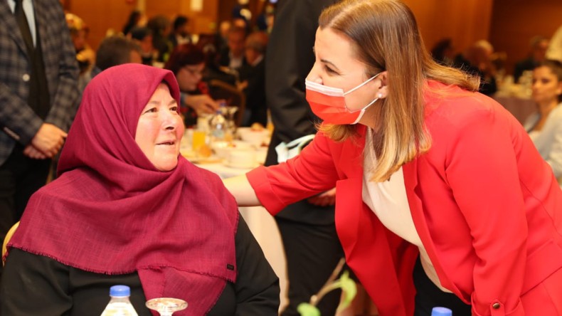 Hürriyet, İzmit’teki Muhtarlar ve Aileleriyle Bir Araya Geldi