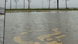 Lodos Nedeniyle Deniz Taştı, Otopark Sular Altında Kaldı