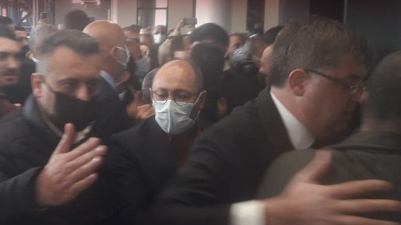 CHP’liler Meclis Salonuna Girerken Arbede Yaşandı