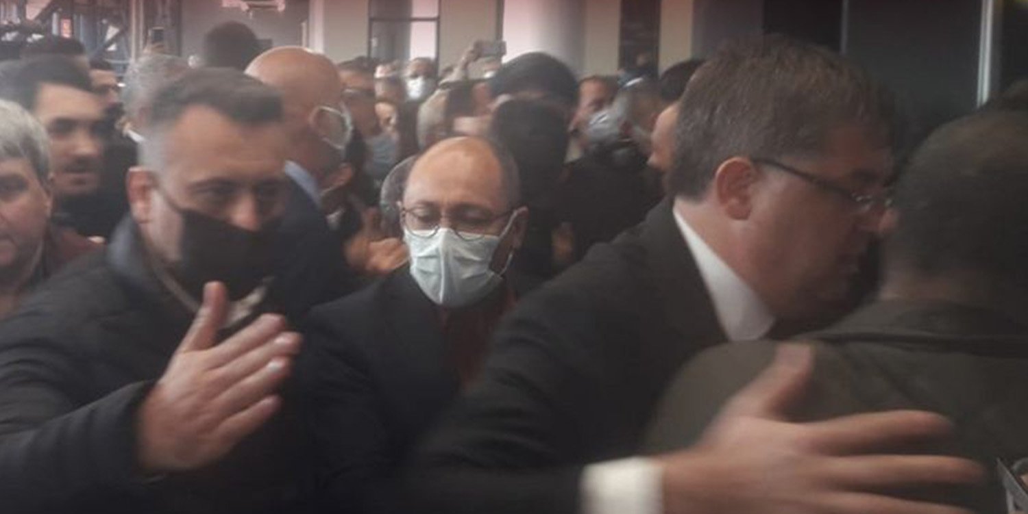 CHP’liler Meclis Salonuna Girerken Arbede Yaşandı