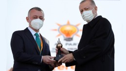 Başkan Büyükakın’a Ödül; Cumhurbaşkanı Erdoğan Verdi
