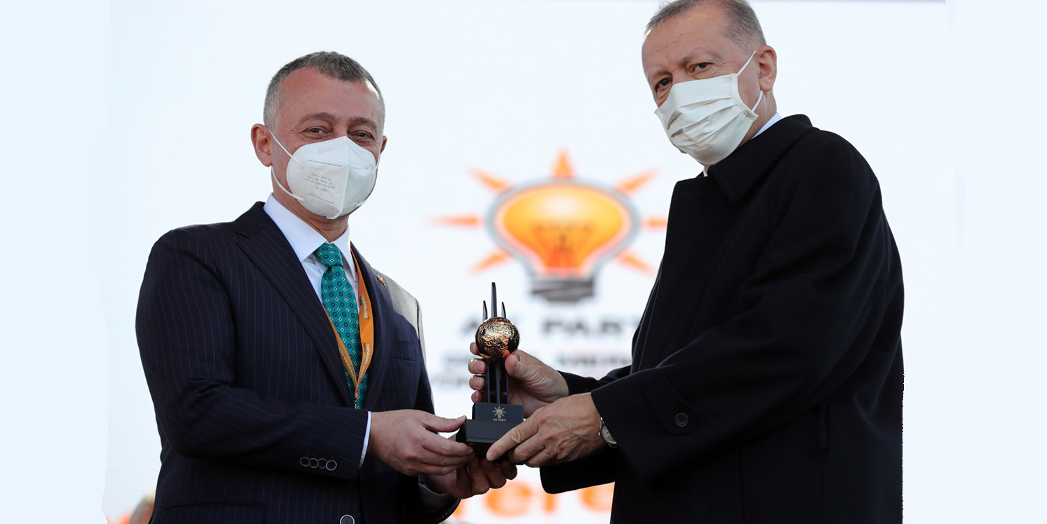Başkan Büyükakın’a Ödül; Cumhurbaşkanı Erdoğan Verdi