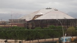 Lodos Sabancı Kültür Merkezi’nin Çatısını Kopardı