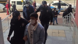 Cedit’te Yıkılan Binaların Demir Ferforjelerini Çaldılar