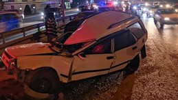 Yol Kenarında Duran Otomobile Çarptı; Yaralılar Var