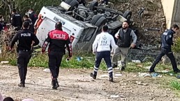 Öğrenci Servis Aracı Dereye Uçtu; Ölü ve Yaralılar Var