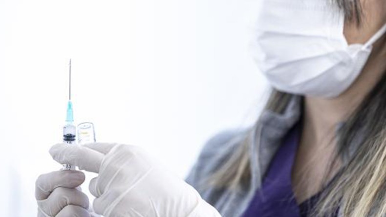 Aşı Olmayan Sağlık Personeline ŞOK! İlk Kez Oluyor