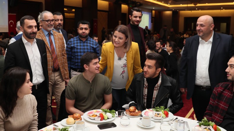 Başkan Hürriyet KOÜ Öğrencileriyle Buluştu