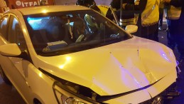 Otomobil Araç İle Çarpıştı; Yaralı Var