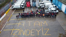 Temizlik İşçileri Eldivenleriyle Yazdı; ‘Atam İzindeyiz’