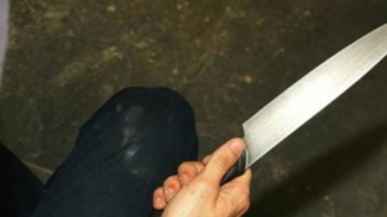 Genç Kızı Bıçakladı, Sonra İntihar Etti