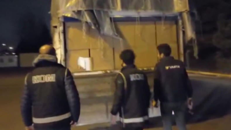 Kamyon İçerisinden Yüzbinlerce Makaron Çıktı