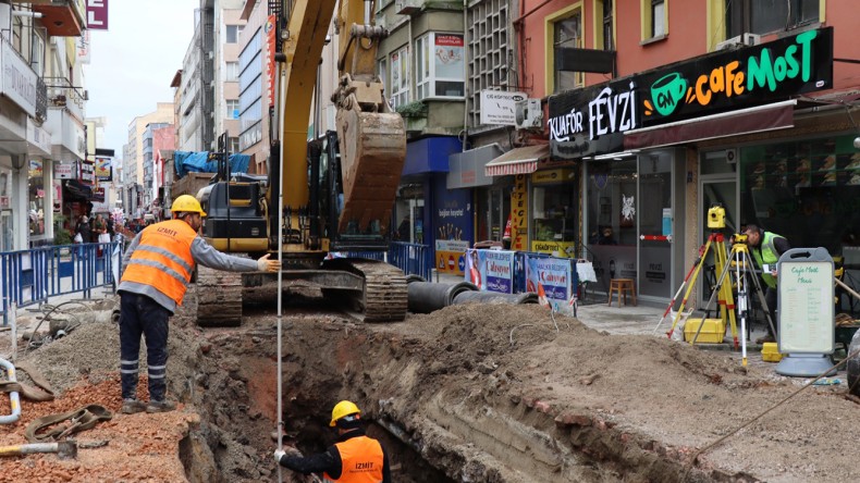 İzmit Belediyesi İstiklal Caddesinde Esnafı Dinliyor