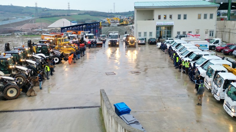 İzmit Belediyesi Kar Timi Karla Mücadeleye Hazır