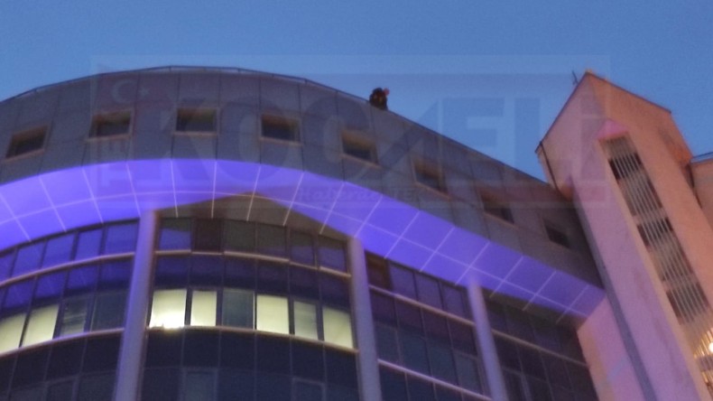 Belediye Binasının Çatısında İntihar Girişimi