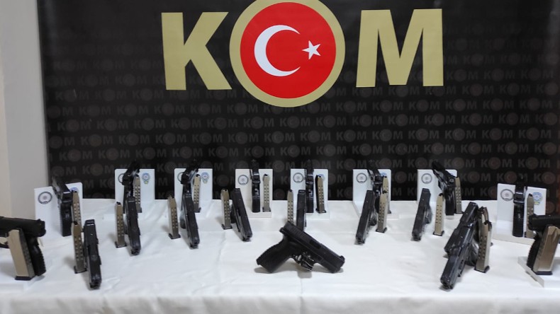 Durdurulan Otomobilden Cephanelik Çıktı