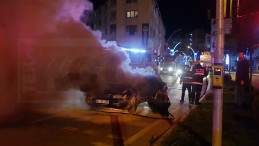 Seyir Halindeki Otomobil Alev Aldı